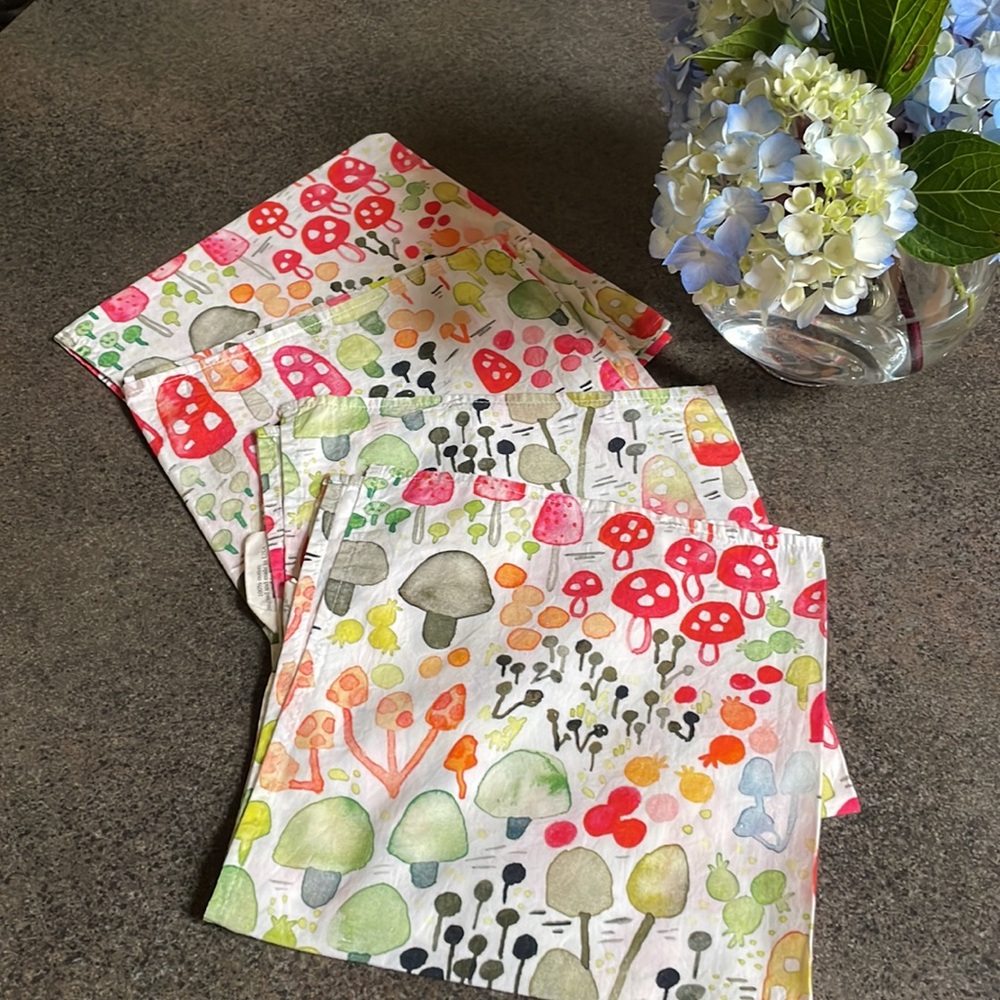 4 cotton Summery Mushroom 🍄 napkins by watercolorist Betsy Olmstead. FUN!! - Picture 2 of 4